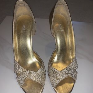 Bakers Sophia gold peep toe heel